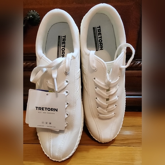 Women's White Canvas TRETORN Sneakers Size 8 NWT - Picture 2 of 6